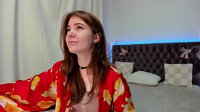 Ella Mayers online show from 3, 2, 2025