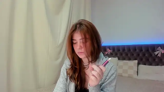 Ella Mayers online show from 1, 3, 2025