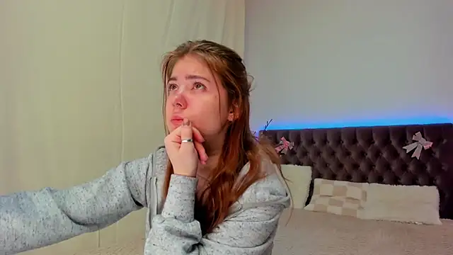 Ella Mayers online show from 8, 3, 2025