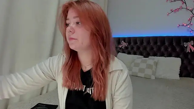 Ella Mayers online show from 22, 9, 2025