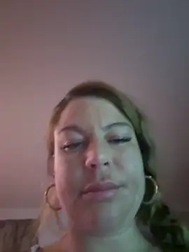 BambixoxUK online show from 2, 2, 2025