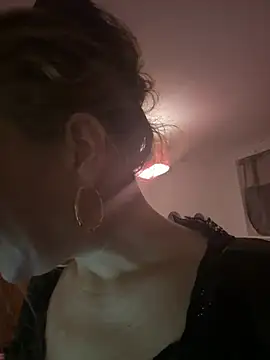 BambixoxUK online show from 3, 2, 2025