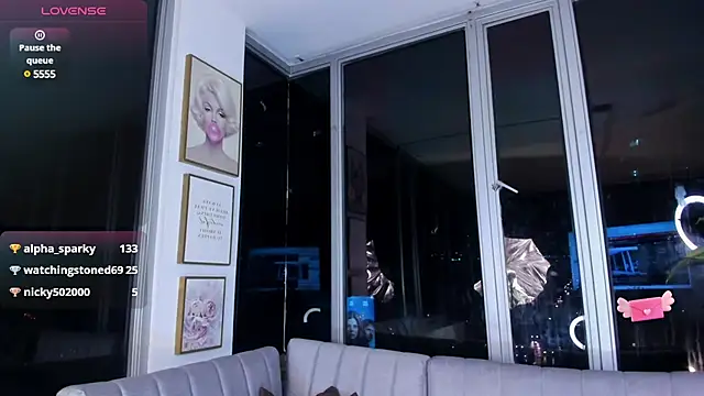 Daphne chers online show from 1, 3, 2025