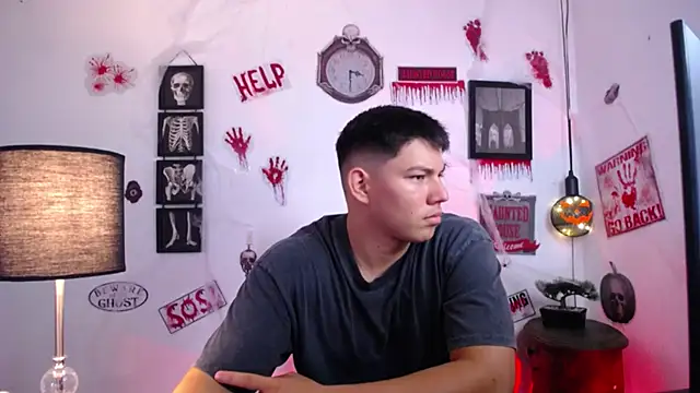 JamesCr  online show from 27, 10, 2025