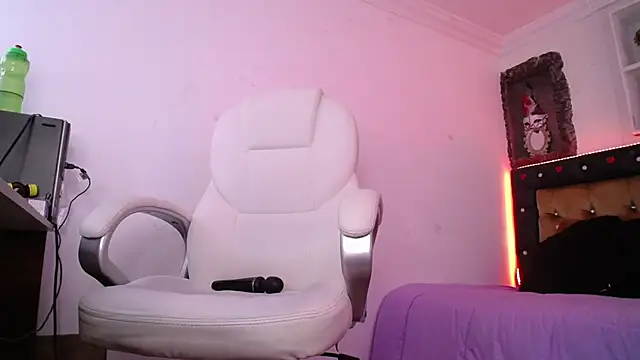 Alexaamoon  online show from 25, 2, 2025