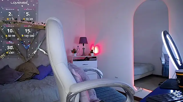 Alexaamoon  online show from 17, 11, 2025