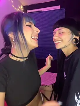 Snapshot of mavimist__ chatting on 5, 12, 2025 mavimist online show from 5, 12, 2025