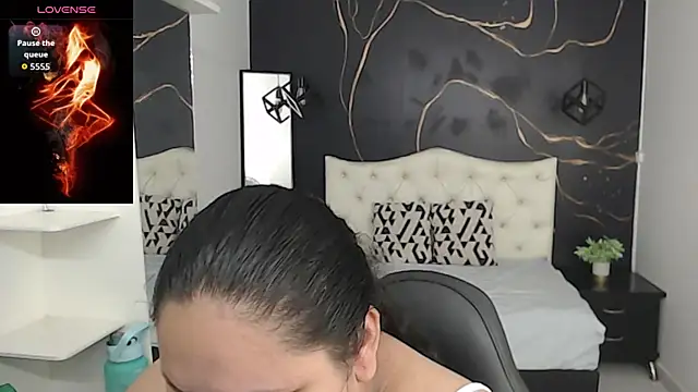 Aaliyah11 online show from 19, 10, 2025