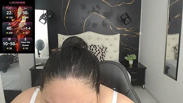 Aaliyah11 online show from 6, 11, 2025