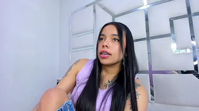 Snapshot of ZoeWan69 chatting on 2, 11, 2025 ZoeWan69 online show from 2, 11, 2025