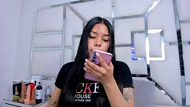 Snapshot of ZoeWan69 chatting on 7, 11, 2025 ZoeWan69 online show from 7, 11, 2025