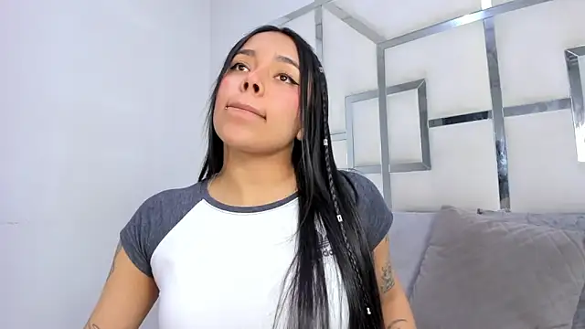 Snapshot of ZoeWan69 chatting on 17, 11, 2025 ZoeWan69 online show from 17, 11, 2025