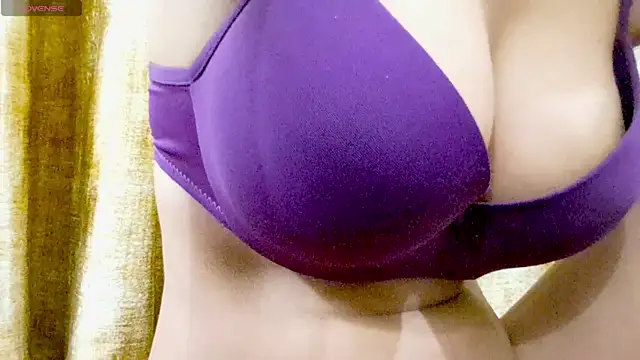 Snapshot of RAYI_01 chatting on 14, 10, 2025 RAYI 01 online show from 14, 10, 2025