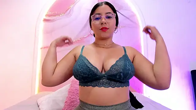 Snapshot of Sofii_Lopezz chatting on 6, 11, 2025 Sofii Lopezz online show from 6, 11, 2025