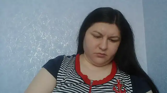 KiraSwee online show from 1, 2, 2026