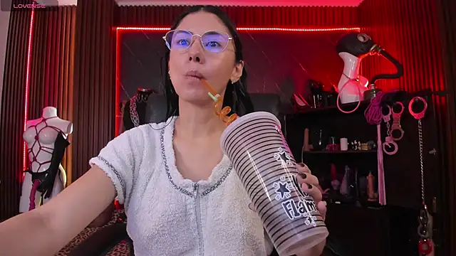 Snapshot of XiaQueen chatting on 25, 11, 2025 XiaQueen online show from 25, 11, 2025