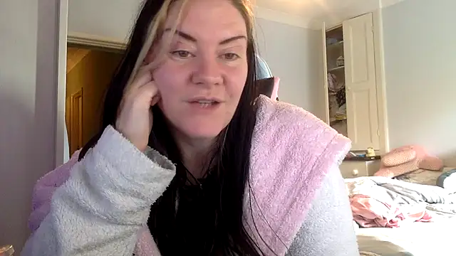 Snapshot of AureliaXOX chatting on 5, 2, 2025 AureliaXOX online show from 5, 2, 2025