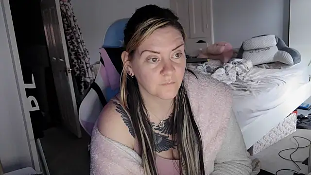 Snapshot of AureliaXOX chatting on 23, 2, 2025 AureliaXOX online show from 23, 2, 2025