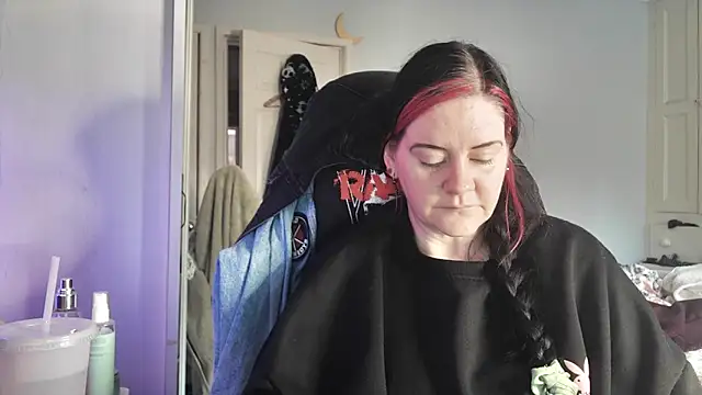 Snapshot of AureliaXOX chatting on 18, 11, 2025 AureliaXOX online show from 18, 11, 2025