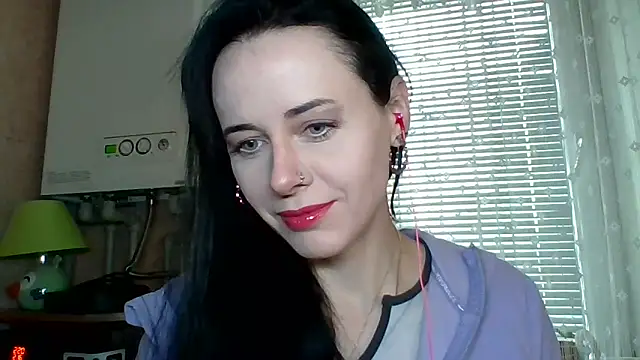 Snapshot of LuminousLady chatting on 25, 10, 2025 LuminousLady online show from 25, 10, 2025