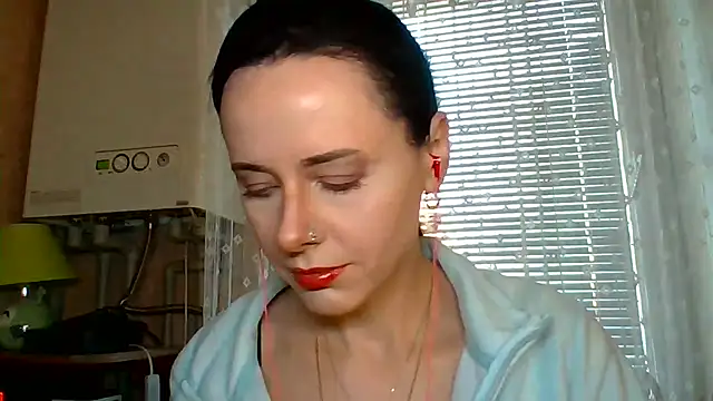 Snapshot of LuminousLady chatting on 27, 10, 2025 LuminousLady online show from 27, 10, 2025