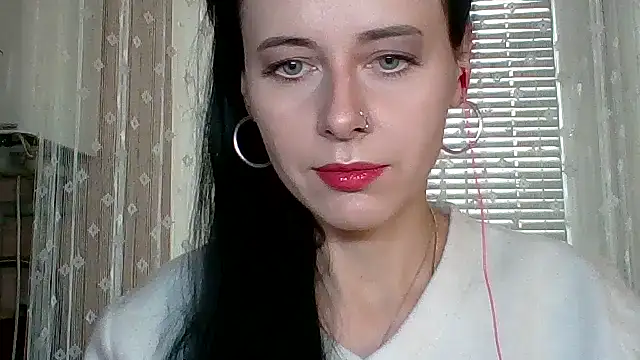 Snapshot of LuminousLady chatting on 29, 10, 2025 LuminousLady online show from 29, 10, 2025