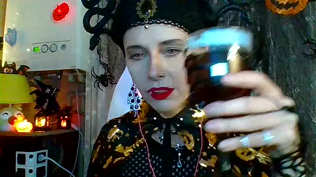 Snapshot of LuminousLady chatting on 31, 10, 2025 LuminousLady online show from 31, 10, 2025