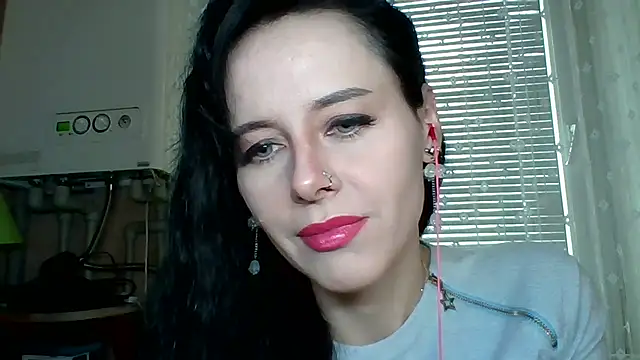 Snapshot of LuminousLady chatting on 13, 11, 2025 LuminousLady online show from 13, 11, 2025