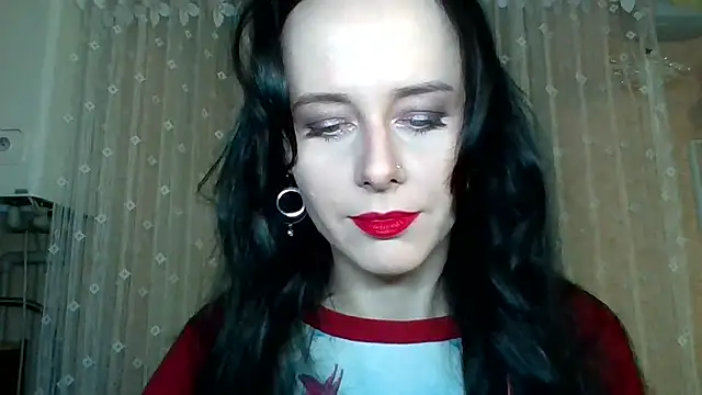 Snapshot of LuminousLady chatting on 16, 12, 2025 LuminousLady online show from 16, 12, 2025