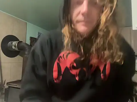 Snapshot of redone8in chatting on 1, 11, 2025 redone8in online show from 1, 11, 2025