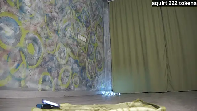 Snapshot of queeneliaa chatting on 1, 3, 2025 queeneliaa online show from 1, 3, 2025