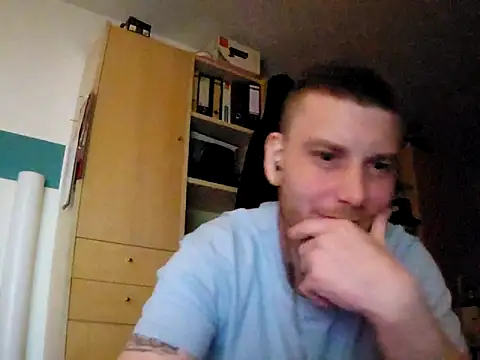 Snapshot of Foxtrott_242 chatting on 23, 11, 2025 Foxtrott 242 online show from 23, 11, 2025