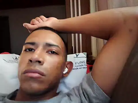 Mineirinho043 online show from 14, 2, 2025