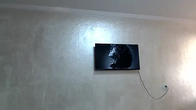 Snapshot of RoyalDessertt chatting on 1, 12, 2025 RoyalDessertt online show from 1, 12, 2025