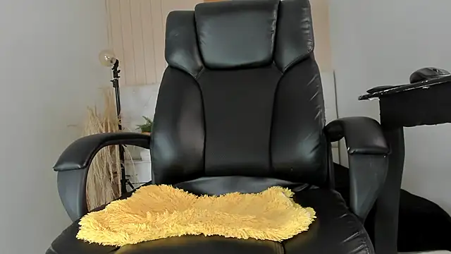 Snapshot of ISAAC_CRYSTON chatting on 6, 3, 2026 ISAAC CRYSTON online show from 6, 3, 2026