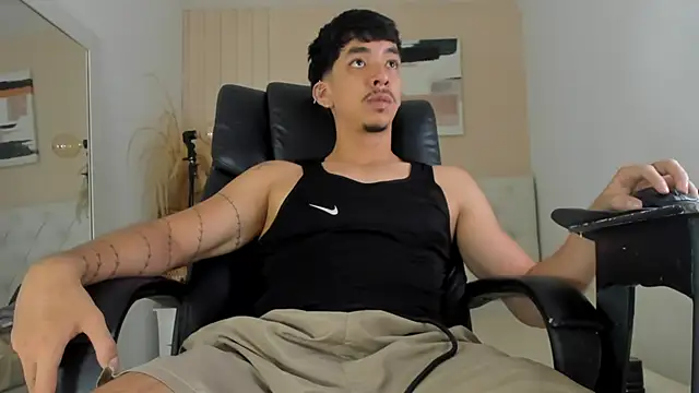 Snapshot of ISAAC_CRYSTON chatting on 6, 4, 2026 ISAAC CRYSTON online show from 6, 4, 2026