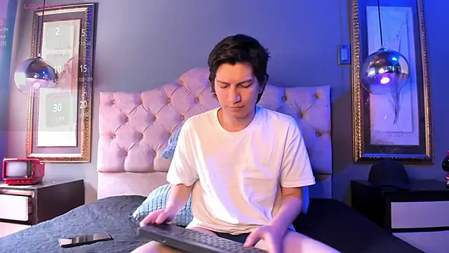 Golden-Boyy online show from 4, 2, 2025