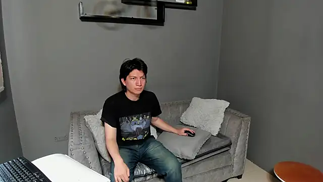 Golden-Boyy online show from 2, 3, 2025