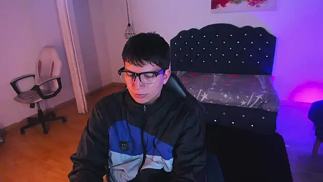 Golden-Boyy online show from 11, 9, 2025