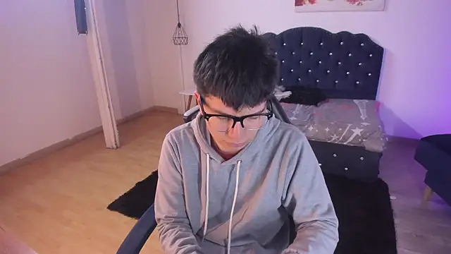 Golden-Boyy online show from 17, 9, 2025