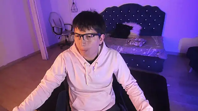 Golden-Boyy online show from 25, 9, 2025