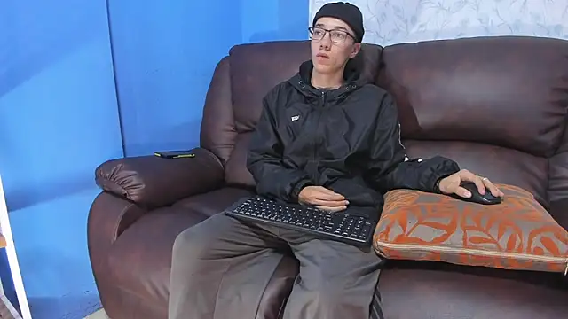 Snapshot of Gadiel_Sex chatting on 25, 2, 2025 Gadiel Sex online show from 25, 2, 2025