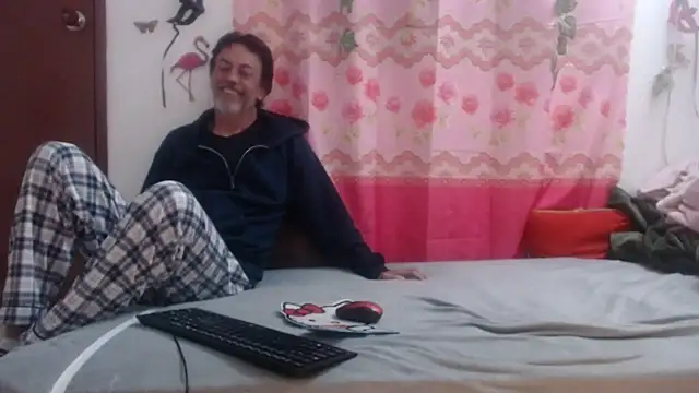 jeans and emma online show from 16, 3, 2025