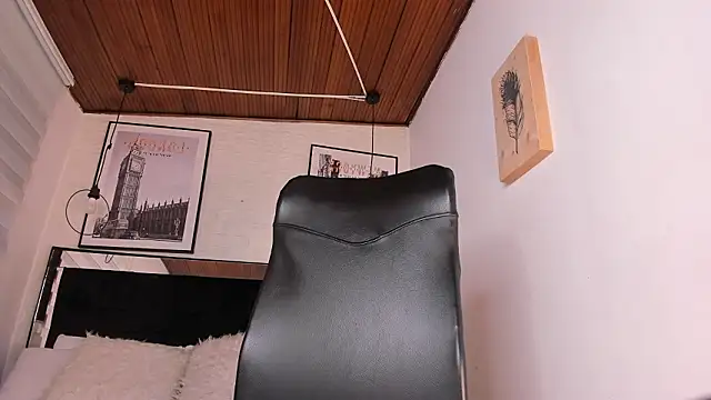 tylla  online show from 4, 2, 2026