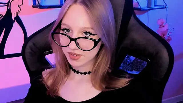 Snapshot of DariaTate chatting on 19, 10, 2025 DariaTate online show from 19, 10, 2025