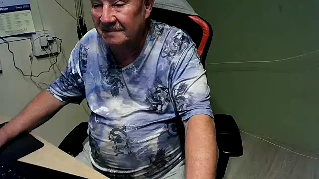 Snapshot of barenfan chatting on 4, 2, 2025 barenfan online show from 4, 2, 2025