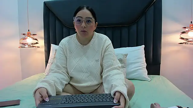 ZamiraGates online show from 18, 3, 2025