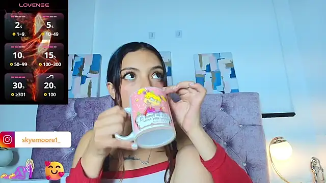 Snapshot of Skye_Moore chatting on 10, 10, 2025 Skye Moore online show from 10, 10, 2025