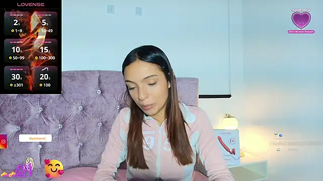 Snapshot of Skye_Moore chatting on 21, 10, 2025 Skye Moore online show from 21, 10, 2025