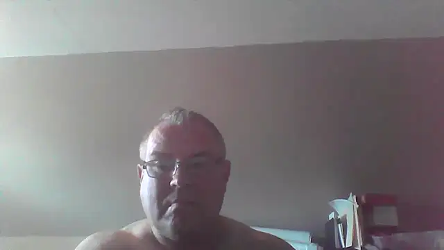 Snapshot of mkestr69 chatting on 2, 10, 2025 mkestr69 online show from 2, 10, 2025